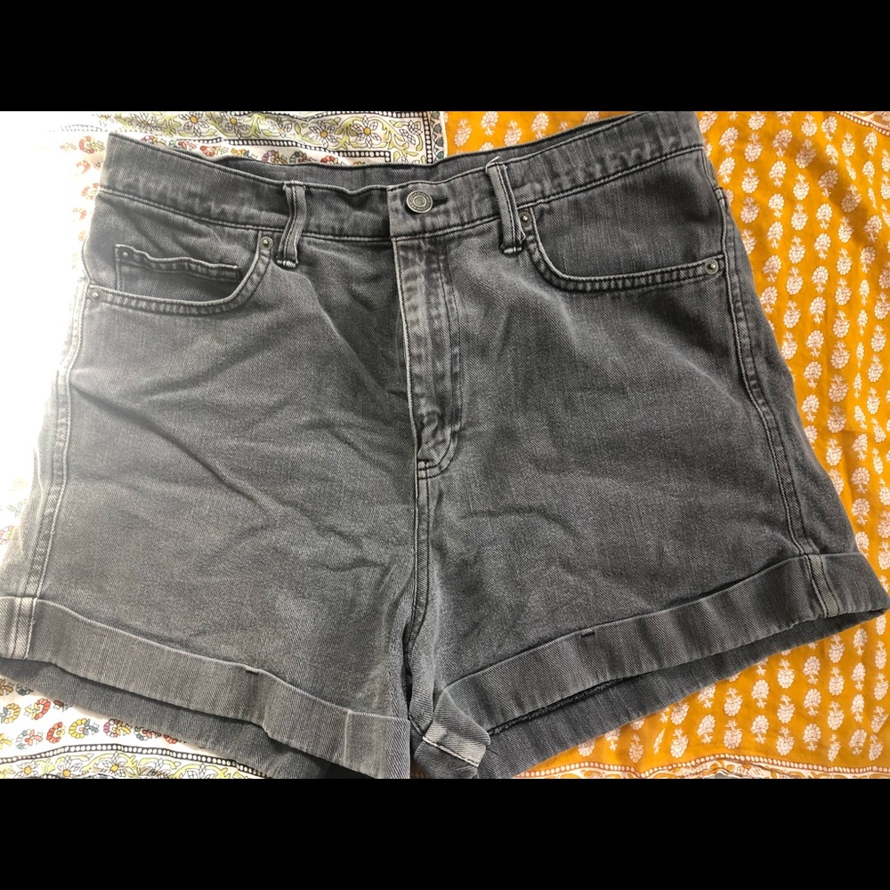 Grey GAP super high rise shorts